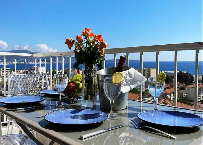 Panoramic Sea View - Air Conditioning - Terrace - 2 Bedrooms - Kitchen - Wifi - Tramway Appartamento